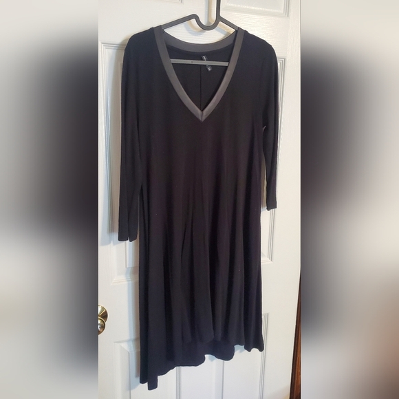 stradivarius Dresses & Skirts - Stradivarius Black V-neck Dress Size Small